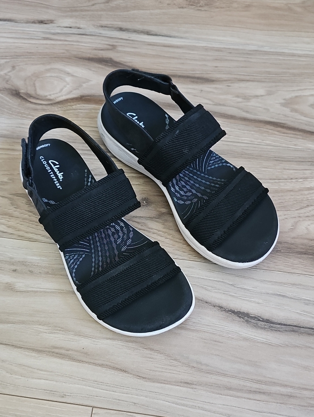 Clarks Kids Black Strappy Hook-and-Loop Sandals